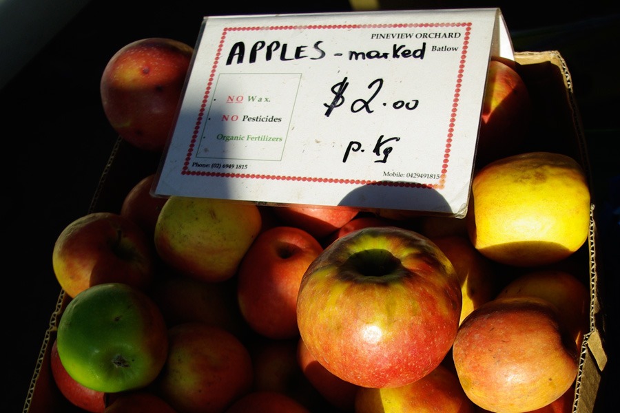 apples-marked-$2-kg apples-marked-$2-kg
