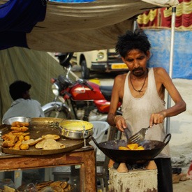 eating-street-food-in-India