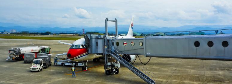 airport-boarding-plane