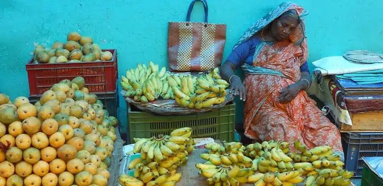 lady-sleeping-at-banana-stand-india