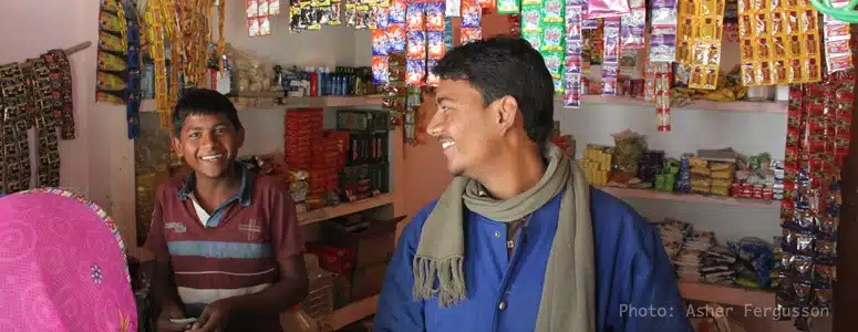 communication-in-India-at-a-shop