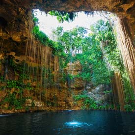 What is the best time of year to visit Cancún?