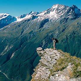 hiking-in-new-zealand-mountains