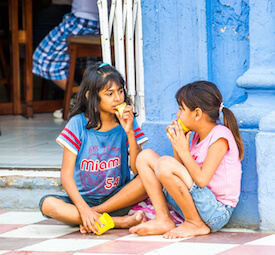 girls eating in nicaragua