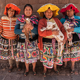 local women at machu picchu