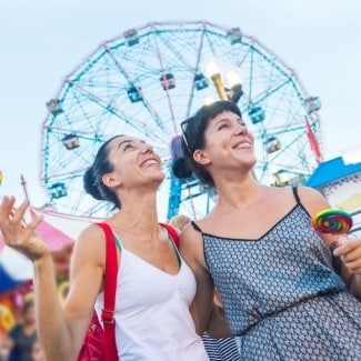 What to Wear to an Amusement Park