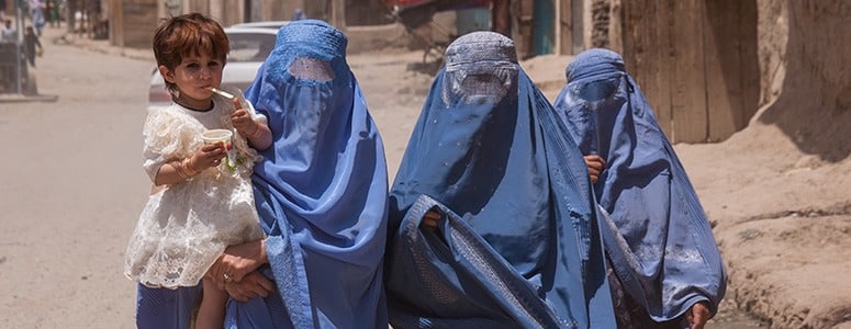 women in middle east wearing burkas